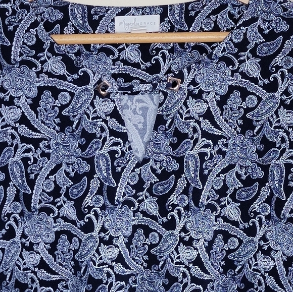 Stitch Fix Magnolia Grace | Primmie Key Hole Navy Blue White Paisley Print Top - Picture 3 of 5